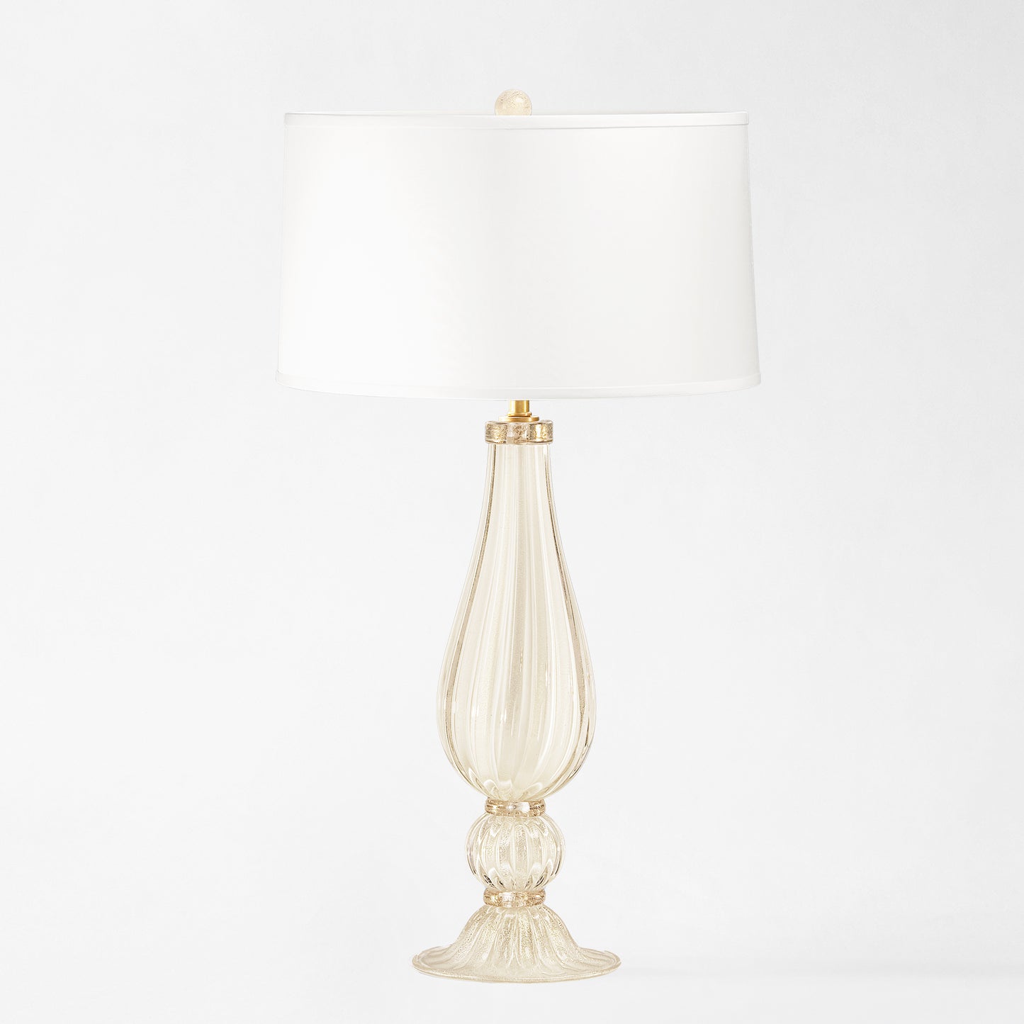 White Murano glass table lamp with white lamp shade.