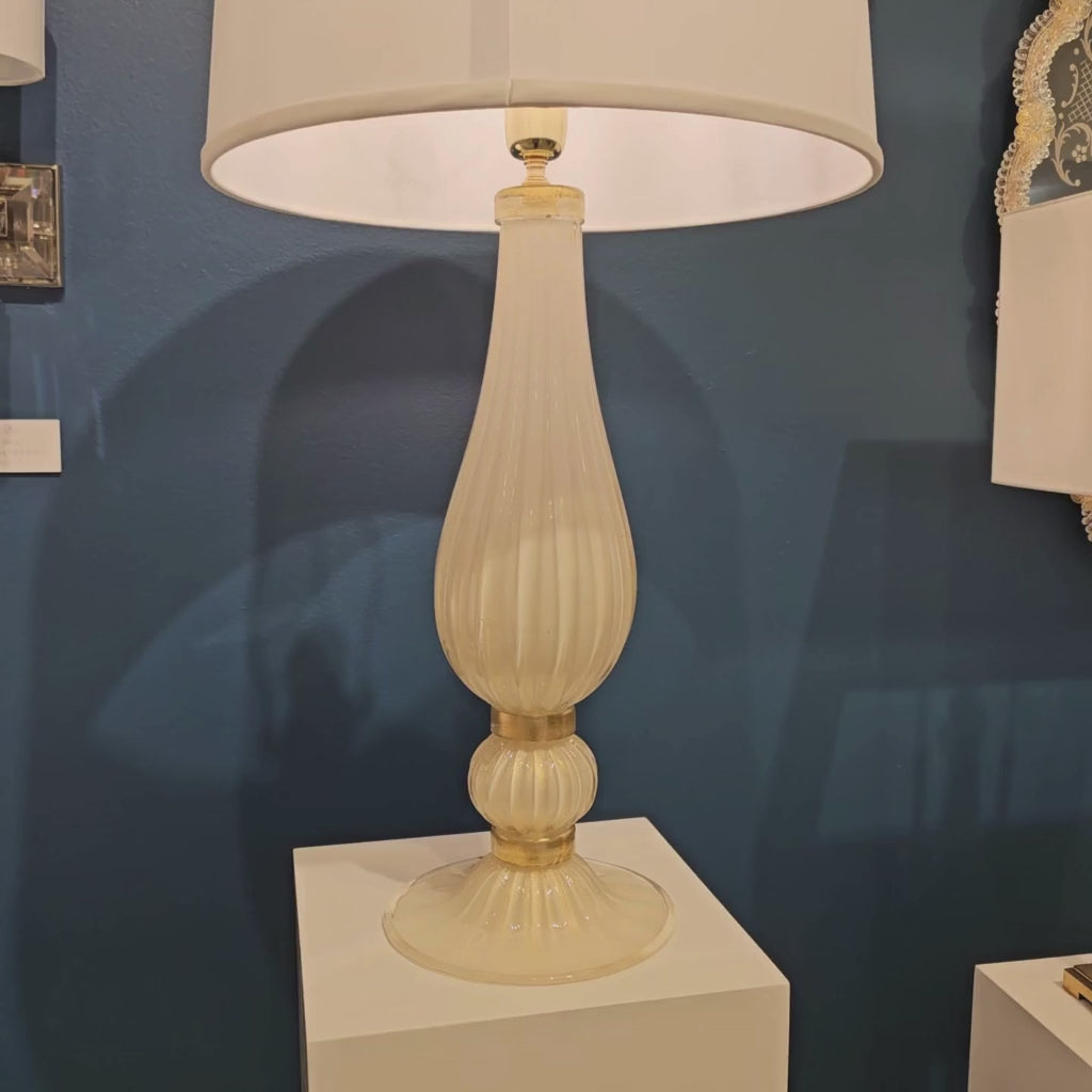 White Murano glass table lamp with white lamp shade.