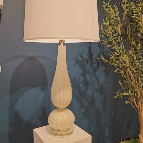 White Murano glass table lamp with white lamp shade.