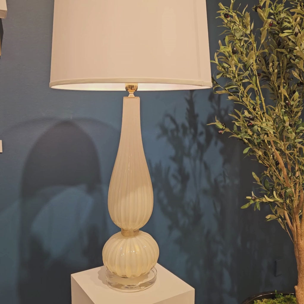 White Murano glass table lamp with white lamp shade.