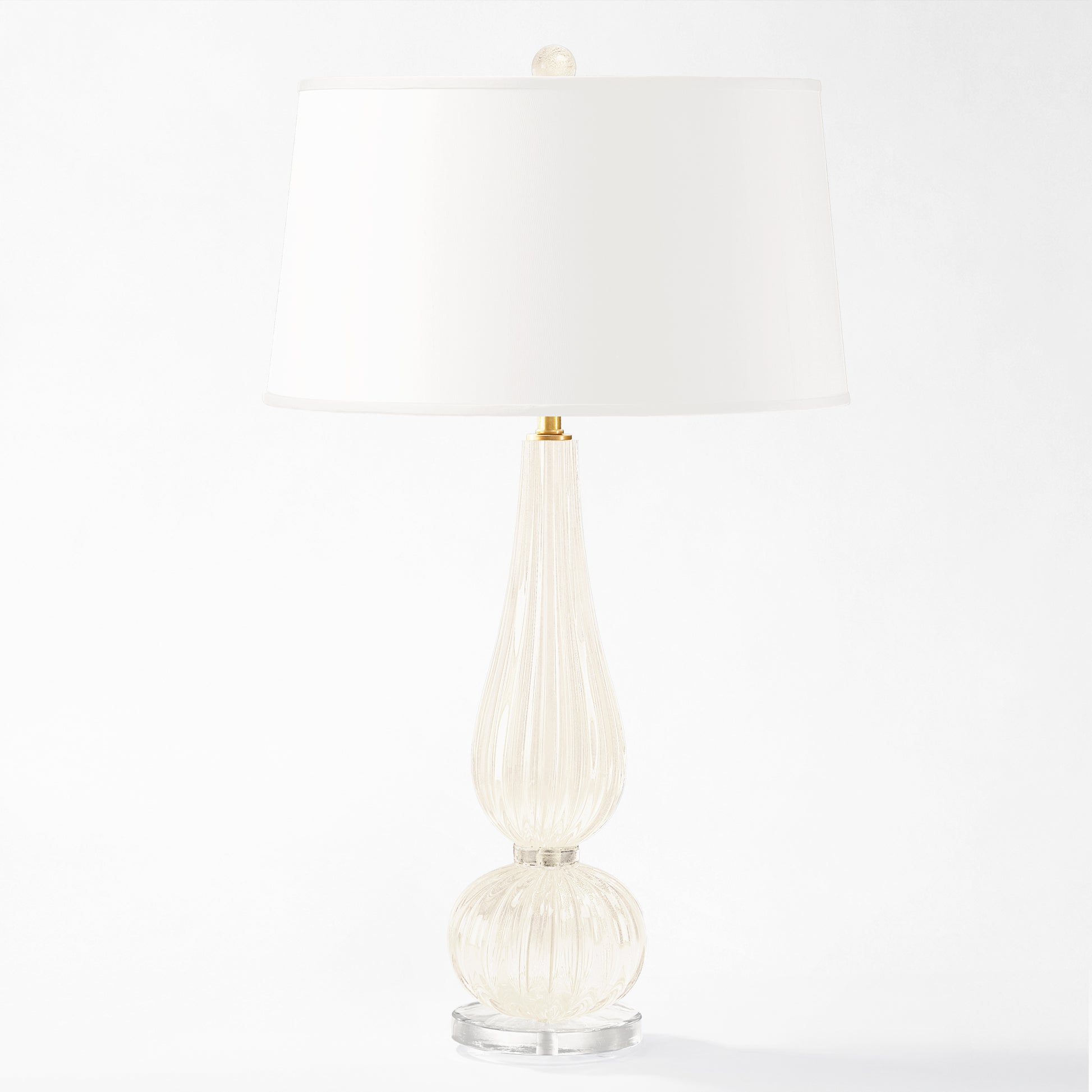 White Murano glass table lamp with white lamp shade.